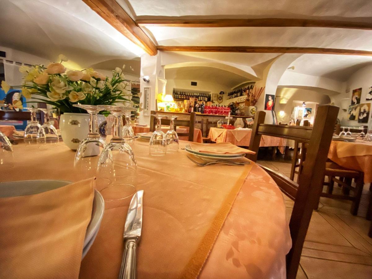 Locanda Tipica Sa Corte Oliena Εξωτερικό φωτογραφία