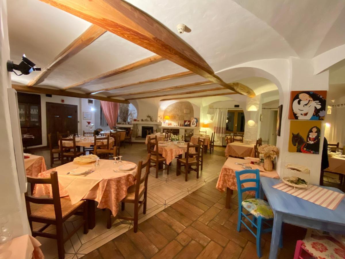 Locanda Tipica Sa Corte Oliena Εξωτερικό φωτογραφία