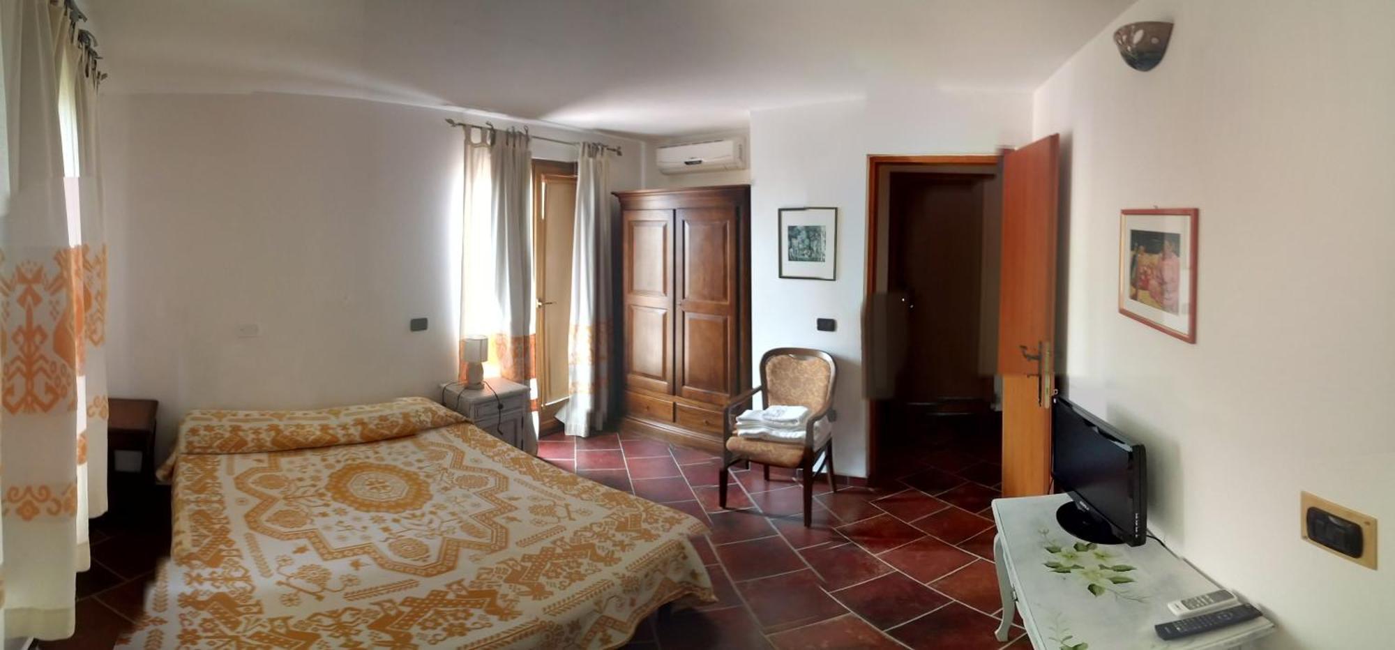Locanda Tipica Sa Corte Oliena Δωμάτιο φωτογραφία