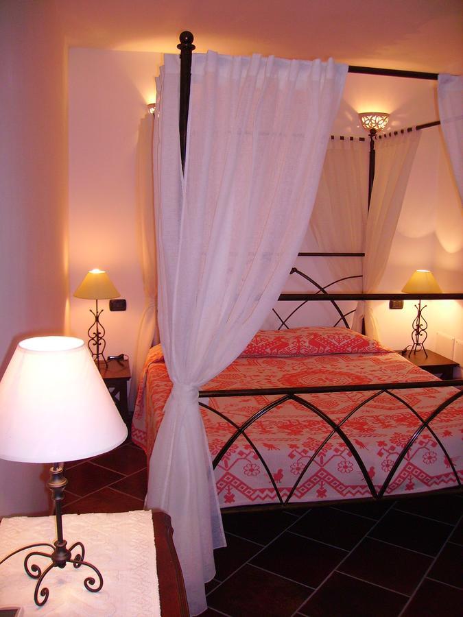 Locanda Tipica Sa Corte Oliena Εξωτερικό φωτογραφία