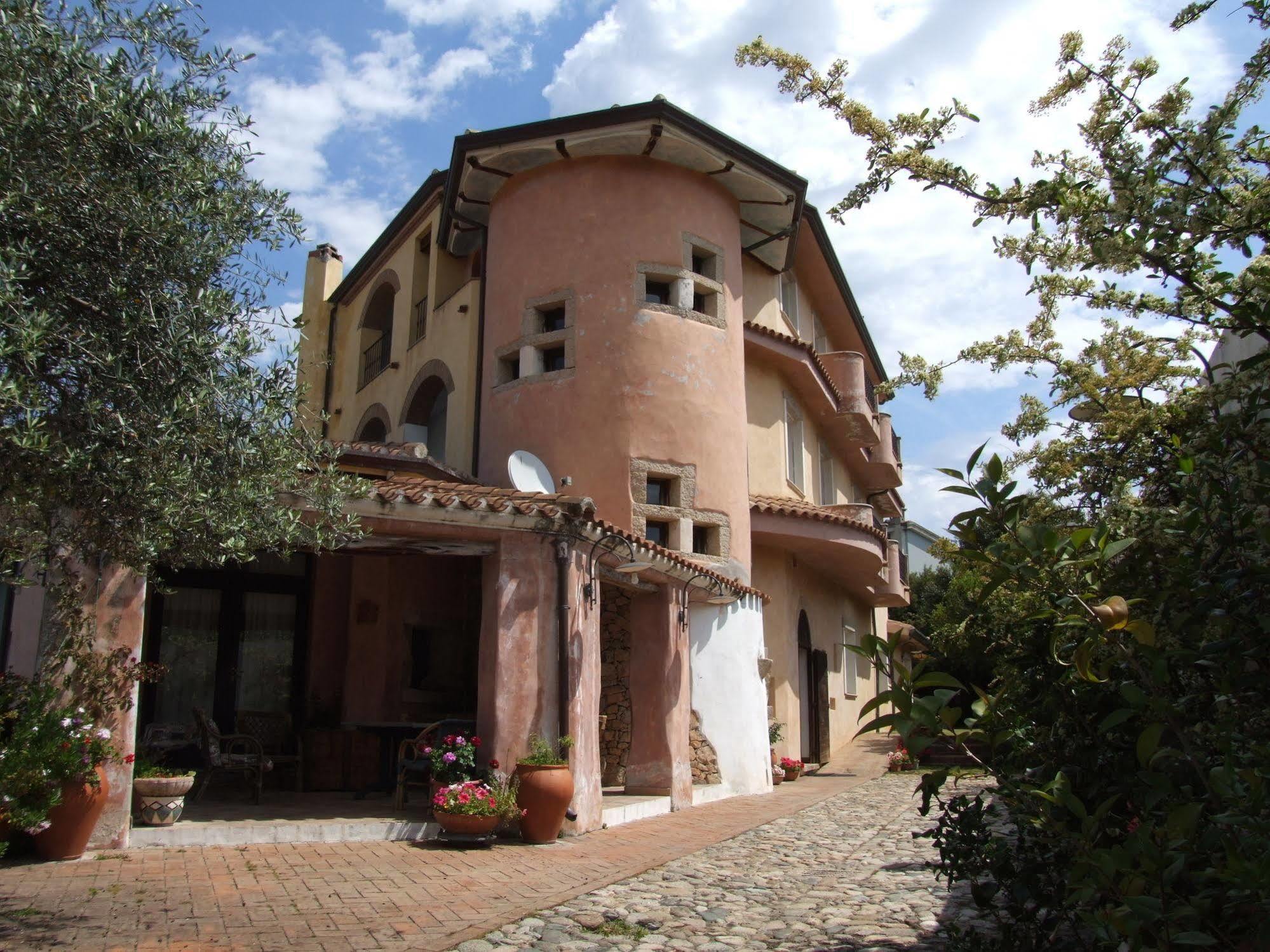 Locanda Tipica Sa Corte Oliena Εξωτερικό φωτογραφία