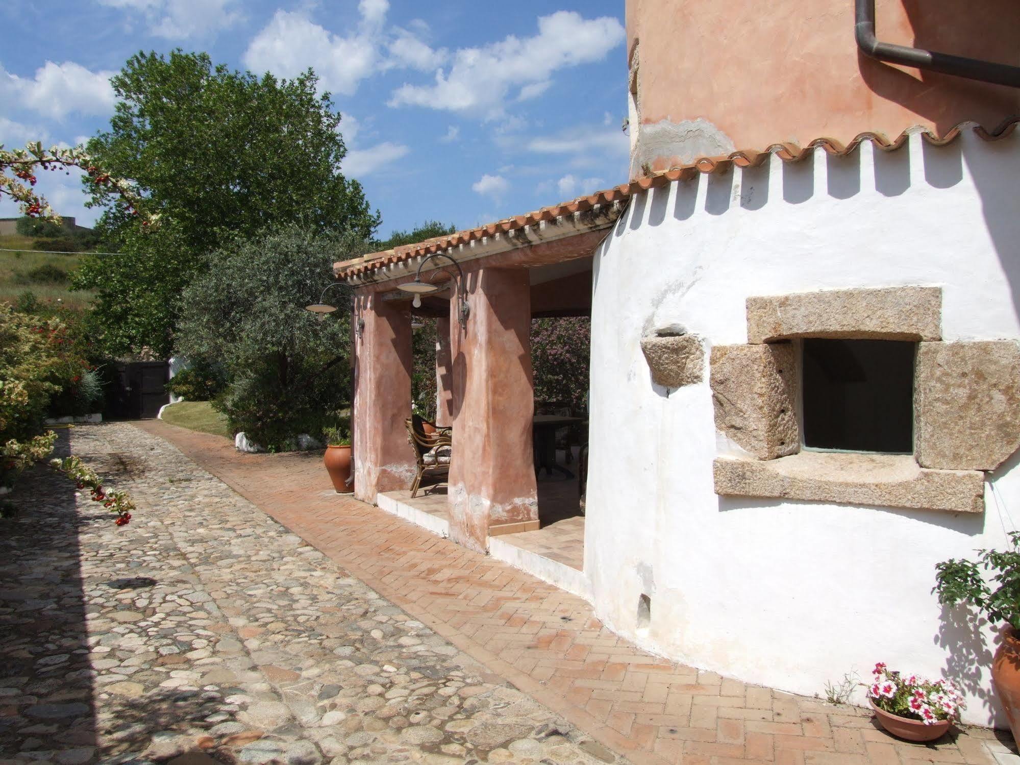 Locanda Tipica Sa Corte Oliena Εξωτερικό φωτογραφία