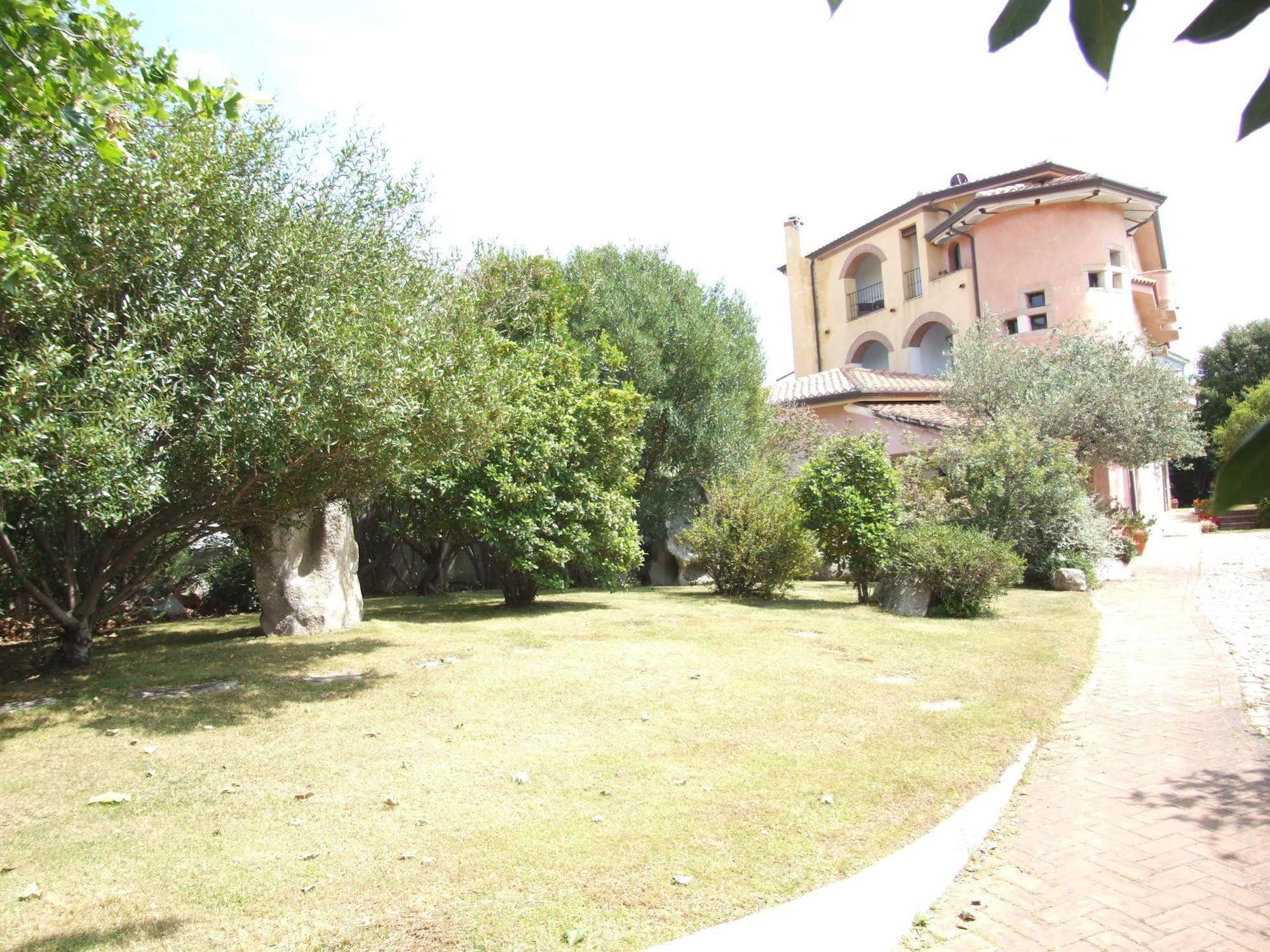 Locanda Tipica Sa Corte Oliena Εξωτερικό φωτογραφία