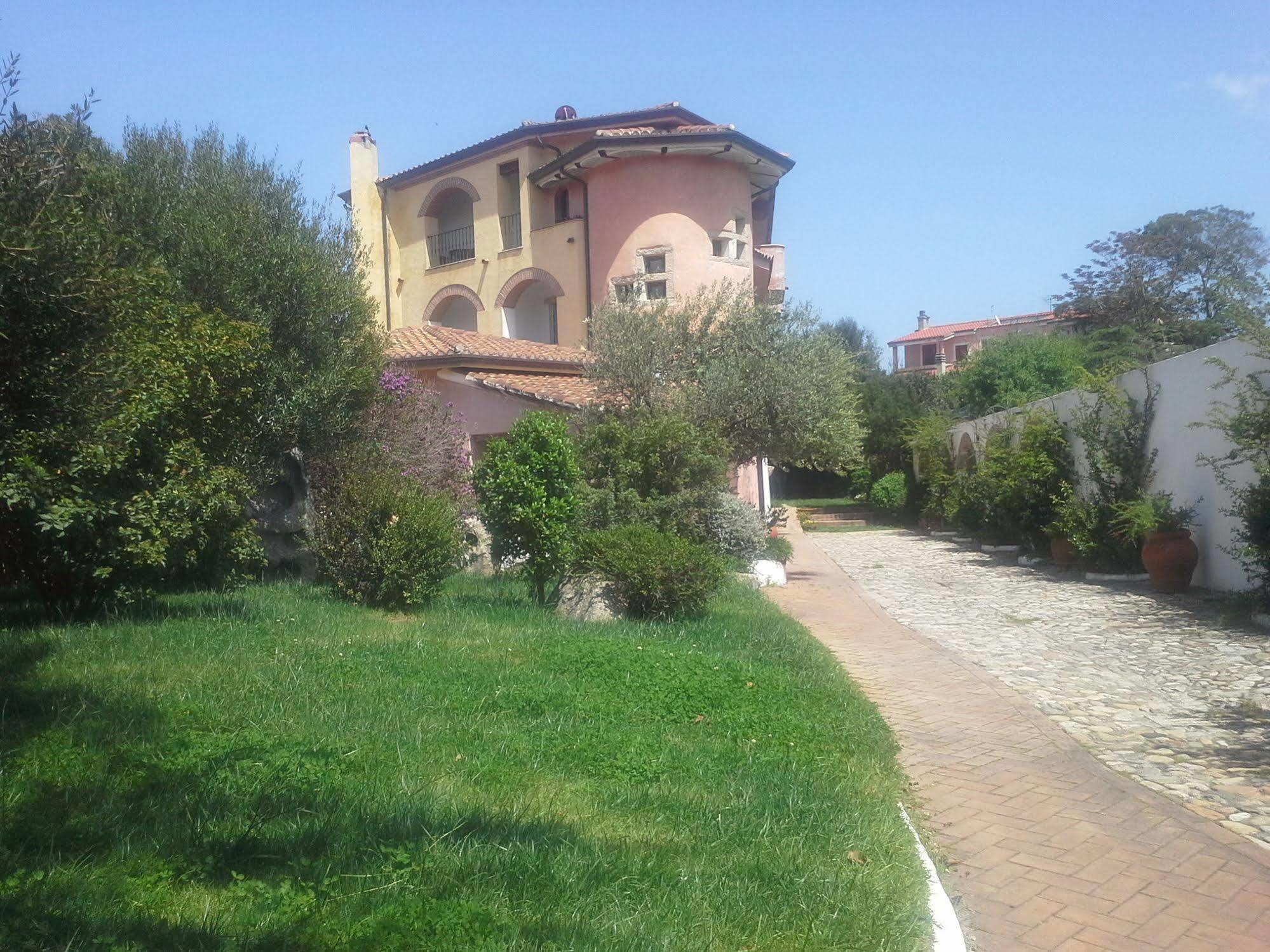 Locanda Tipica Sa Corte Oliena Εξωτερικό φωτογραφία